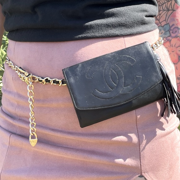 CHANEL Handbags - 💯 AUTH Chanel belt bag